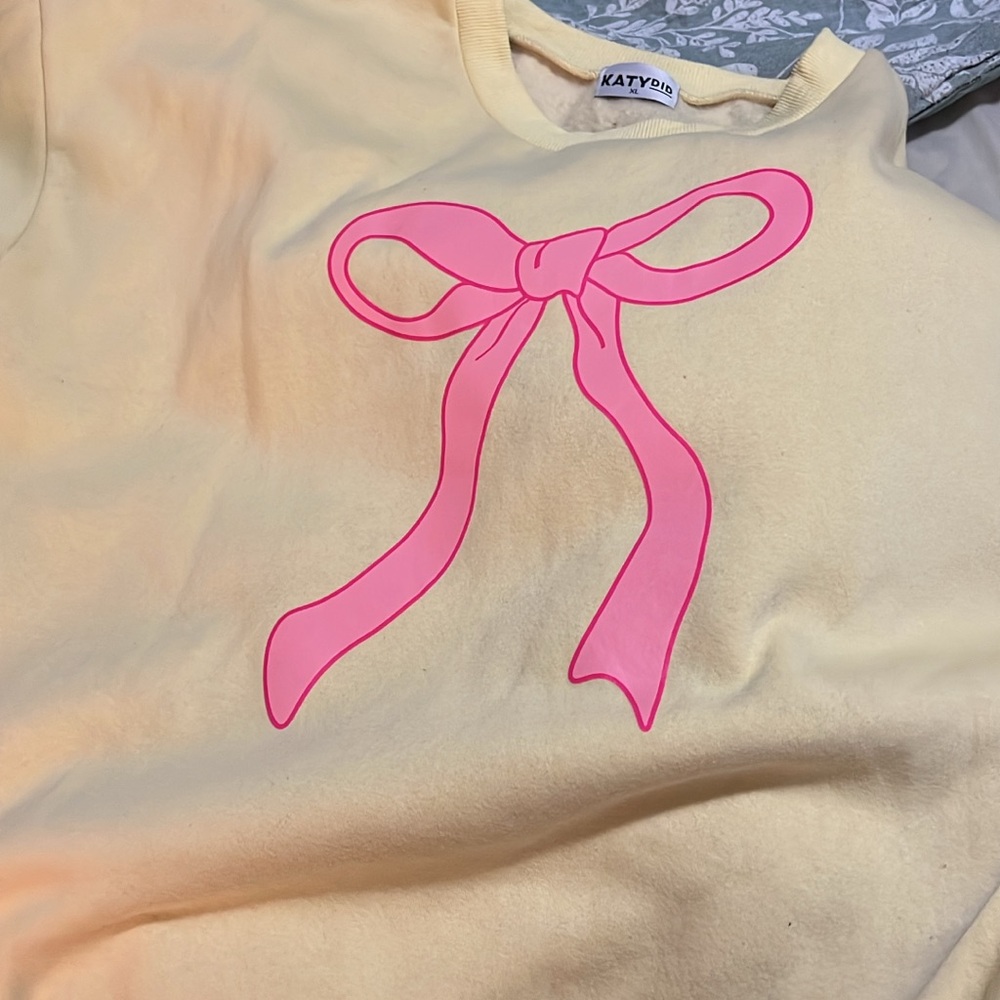 Katy Yellow Sweatshirt with Pink Bow